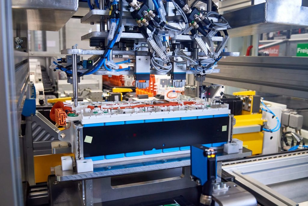 Production of high-voltage batteries – battery modules at the Competence Centre for E-Drive Production in Dingolfing BMW