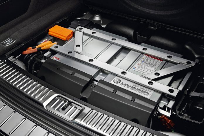 Touareg with Hybrid Drive High-voltage battery - source: Volkswagen AG
