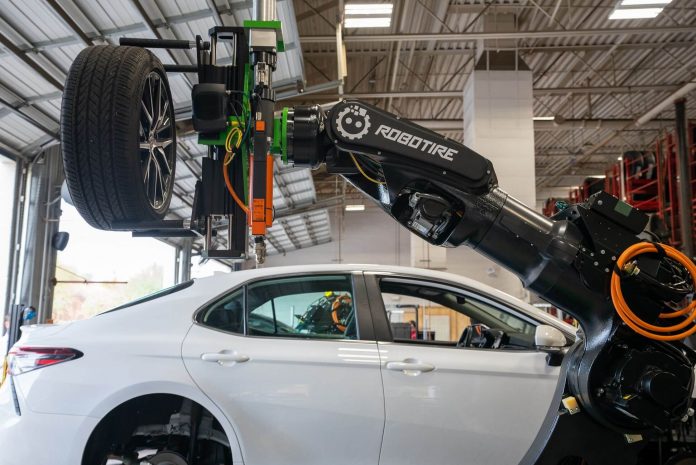 RoboTire Installs First Revolutionary Tire Changing System at Discount Tire