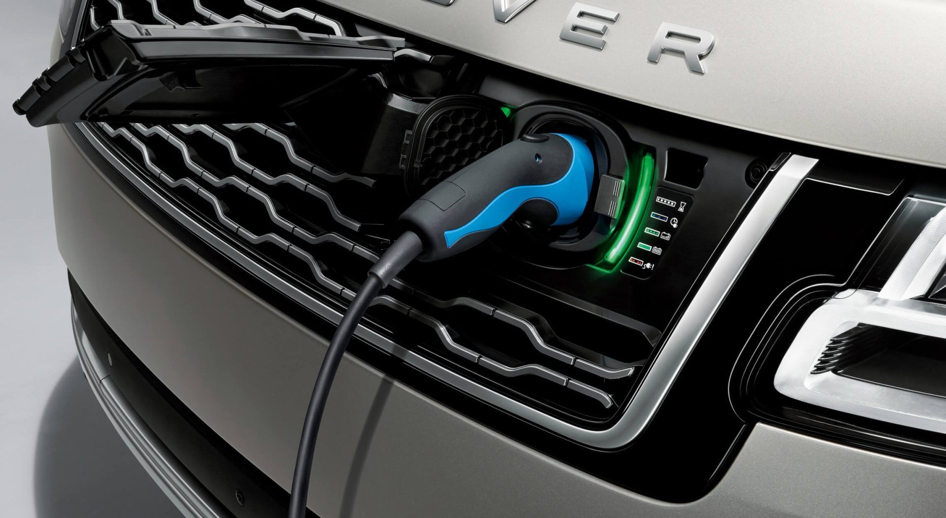 PLUGSURFING PUTS JAGUAR AND LAND ROVER DRIVERS ON THE ROAD TO EASIER CHARGING