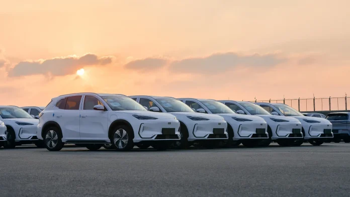 Geely_EX5_set_off parking