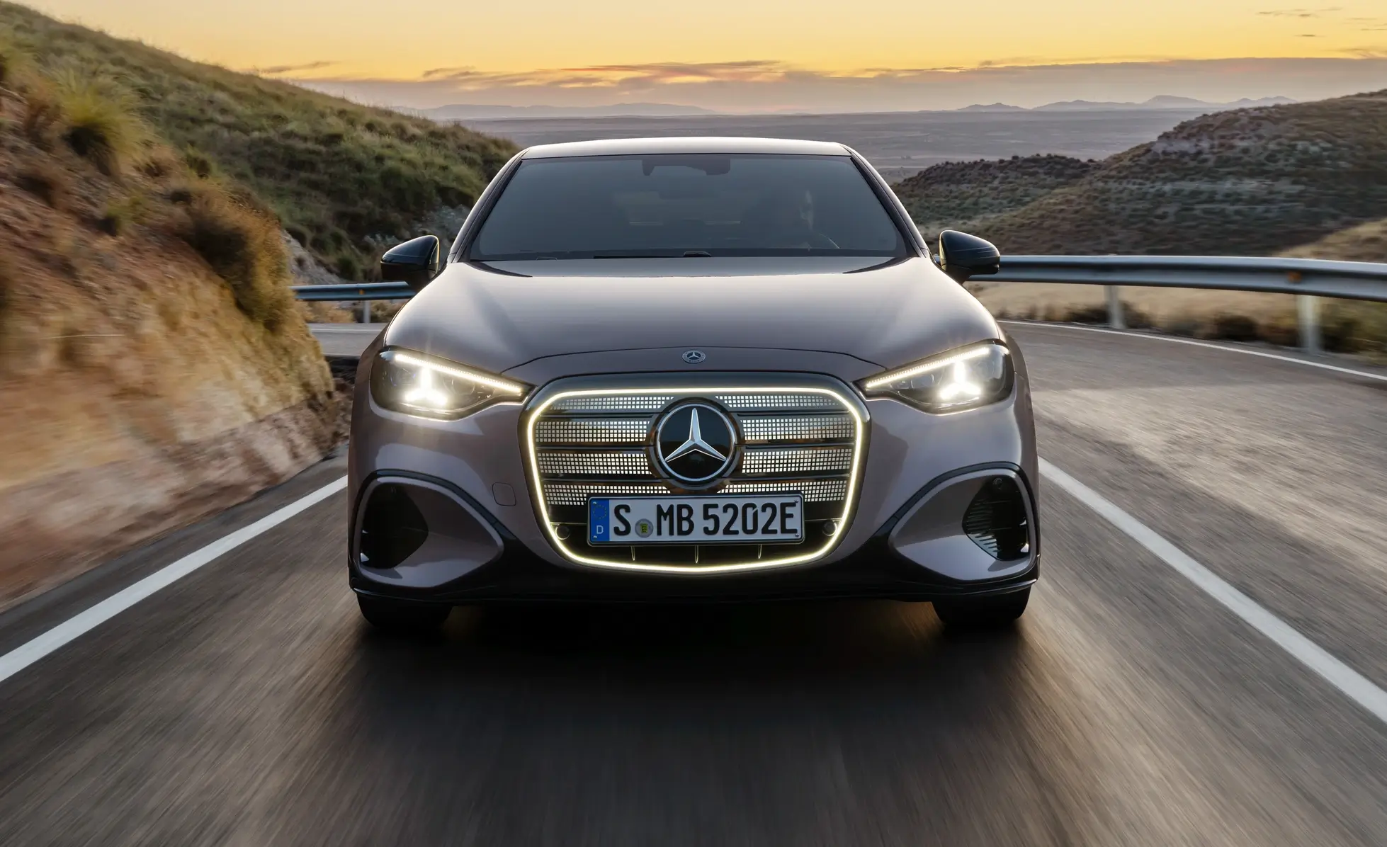 Mercedes-Benz Slashes 2026 Profit Forecast as China Sales Collapse 31%