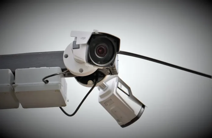 Security camera - molicris-cctv - Image by Cristian Molina from Pixabay