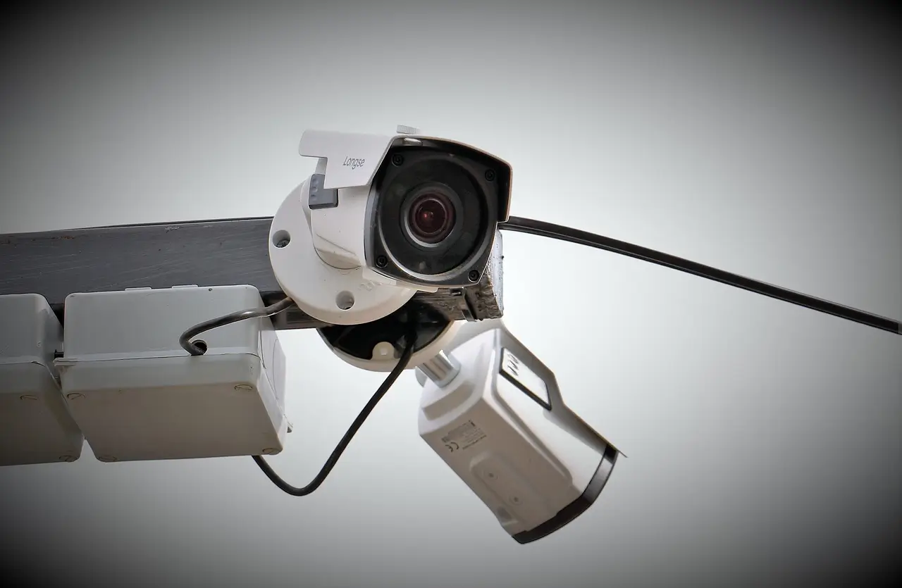 Researcher Demonstrates AI Pattern That Confuses Automated Surveillance Cameras at Def Con